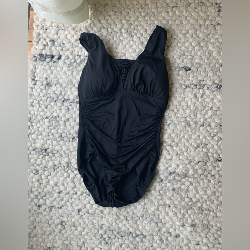 Women’s D cup slender suit Grecian tummy control lands end size 10 - never worn